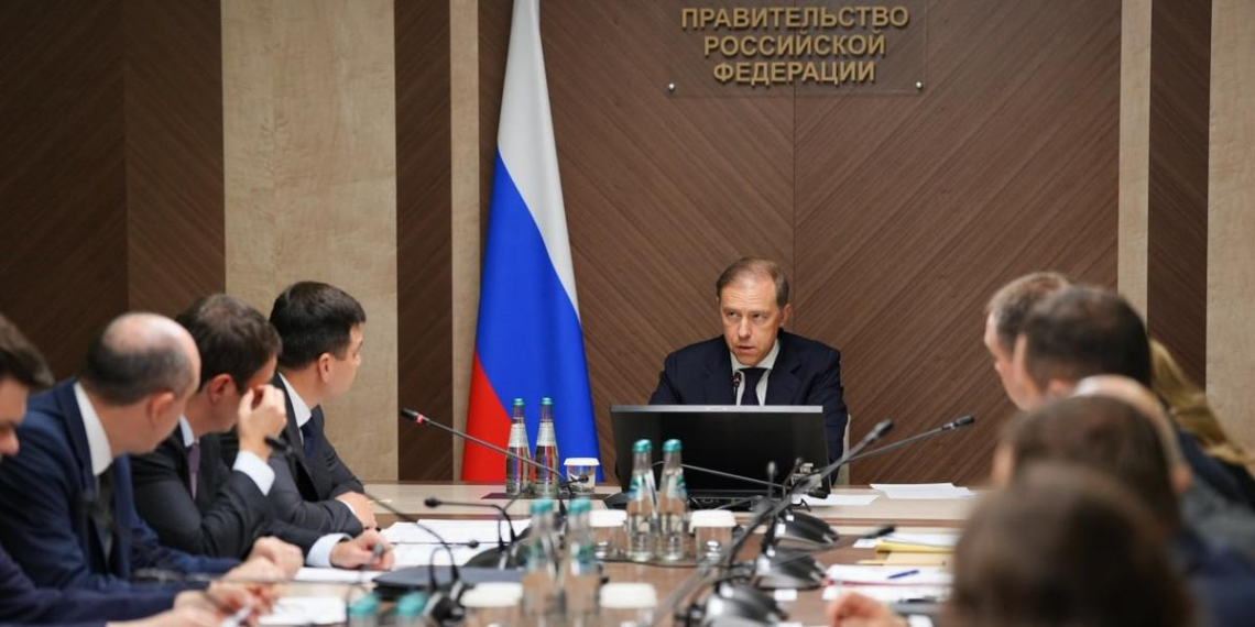 Мантуров поручил продумать перенос введения новых правил утильсбора