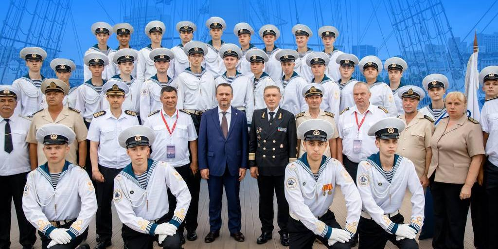 Минтранс поздравил работников водного транспорта с профессиональным праздником 