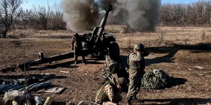 Российские военные взяли Артемовск в оперативное окружение