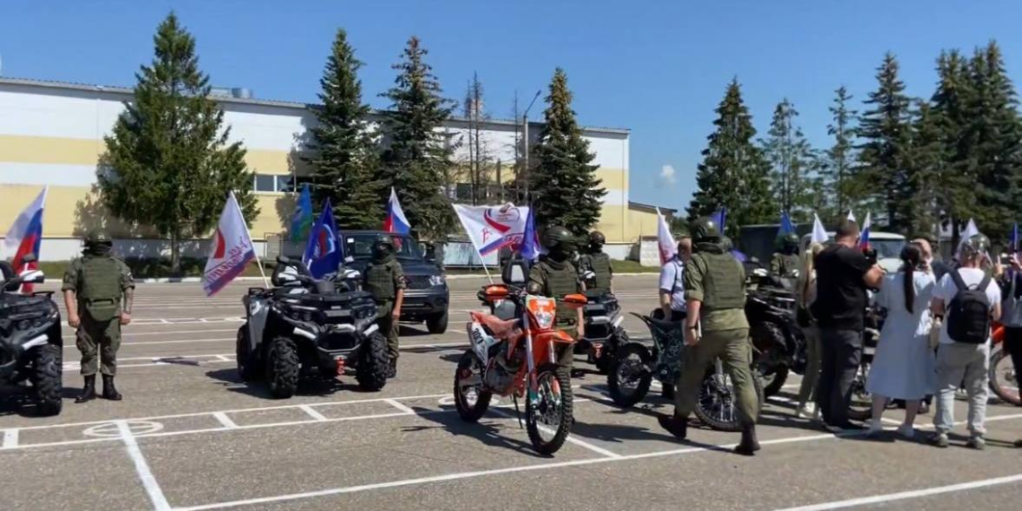 "Единая Россия" передала автотехнику бойцам 331-го гвардейского парашютно-десантного полка