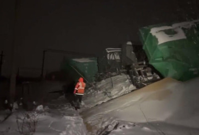 В Кировской области задерживаются 20 поездов из-за схода грузовых вагонов