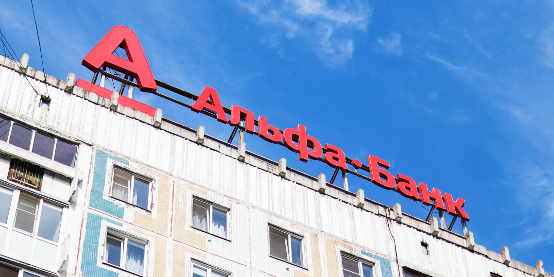 Альфа-Банк запустит первый в стране банкинг в VK и Telegram