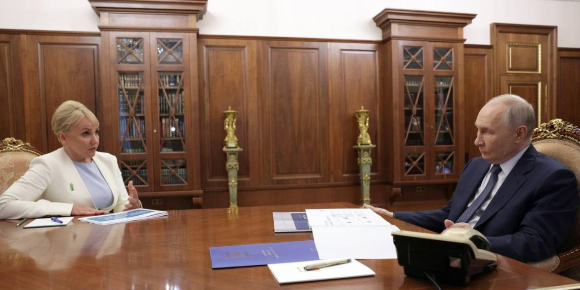 Мост через Амур и новые школы: Костюк доложила Путину об итогах года в ЕАО 