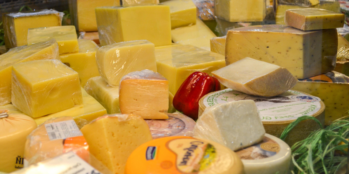 В Белоруссии осудили владельца магазина, поднявшего стоимость сыра на 26 копеек