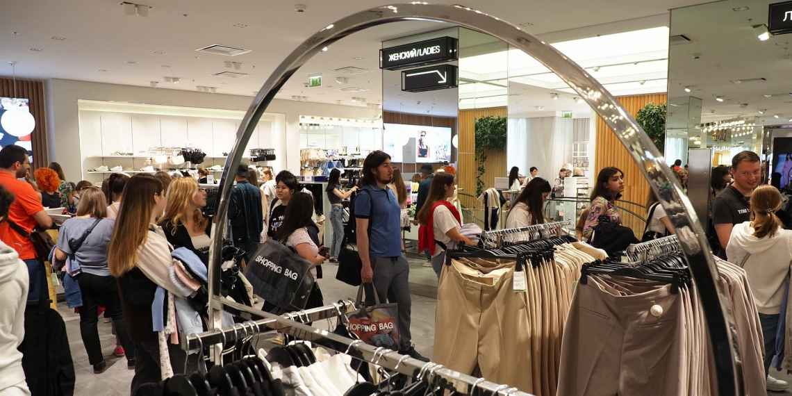 Торговые центры массово подают в суд на H&M за неуплату аренды