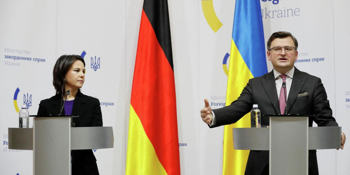Глава МИД Германии Бербок заявила, что страна находится в состоянии войны с Россией