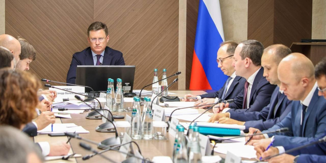 Новак провёл заседание штаба по ситуации на рынке нефтепродуктов 