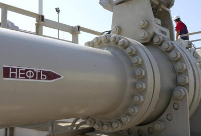 Казахстан остановил отгрузку нефти через КТК и снизил добычу