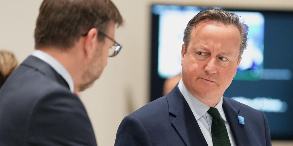 Глава МИД Британии Кэмерон предложил блокировать суда с российской нефтью