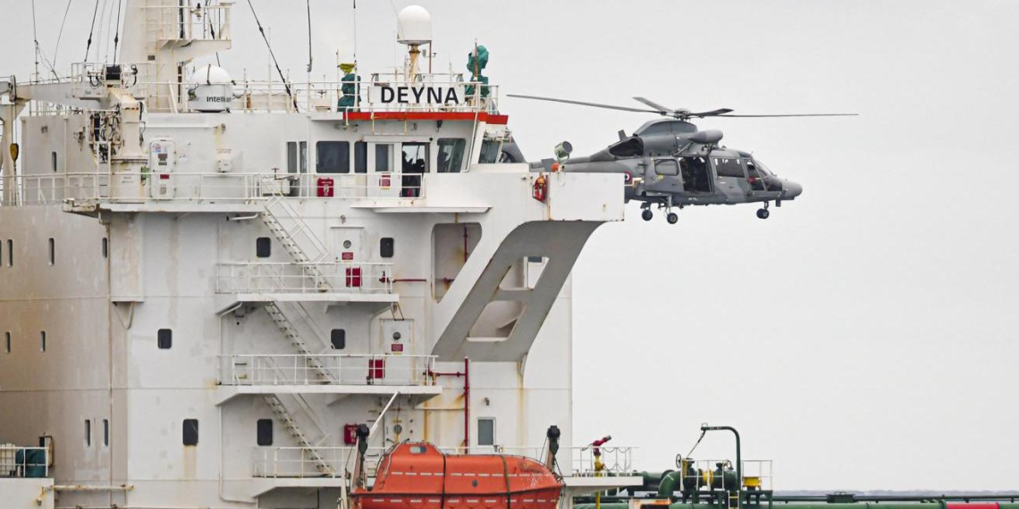 Франция отпустила следовавший из Мурманска танкер Deyna