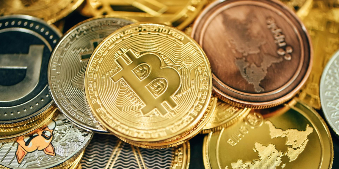 ЦБ предложил разрешить торговлю биткоинами на бирже