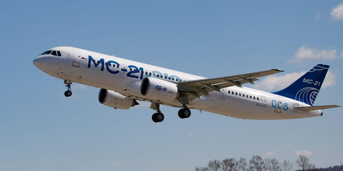 Мантуров анонсировал презентацию укороченного МС-21 после 2028 года
