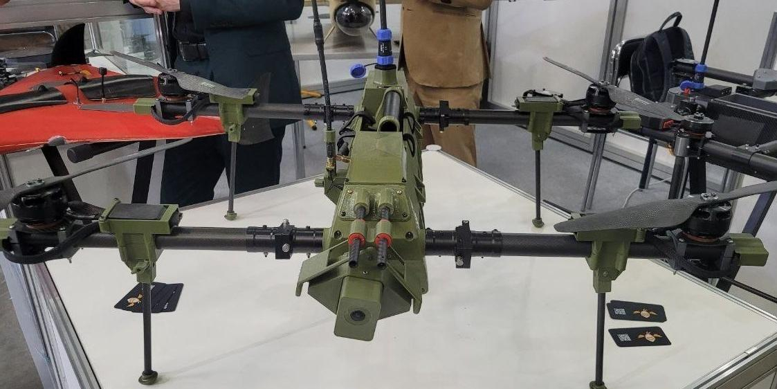 На смену Mavic: отечественный разработчик показал боевые дроны "Голубь" и "Воробей"