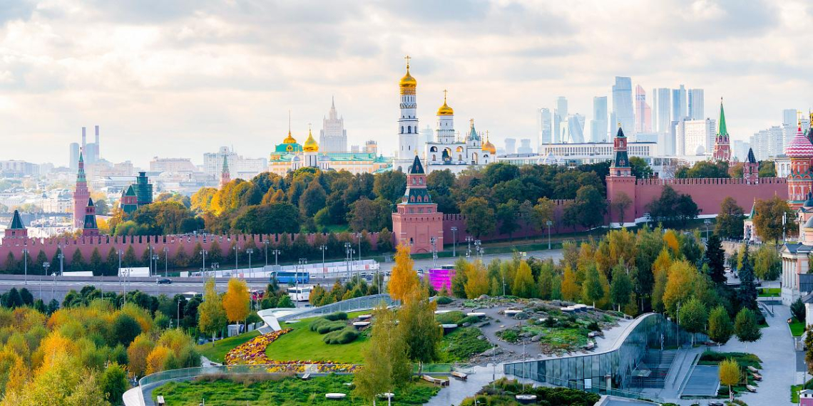 Собянин: парк "Зарядье" объединил природу, культуру и науку в центре Москвы