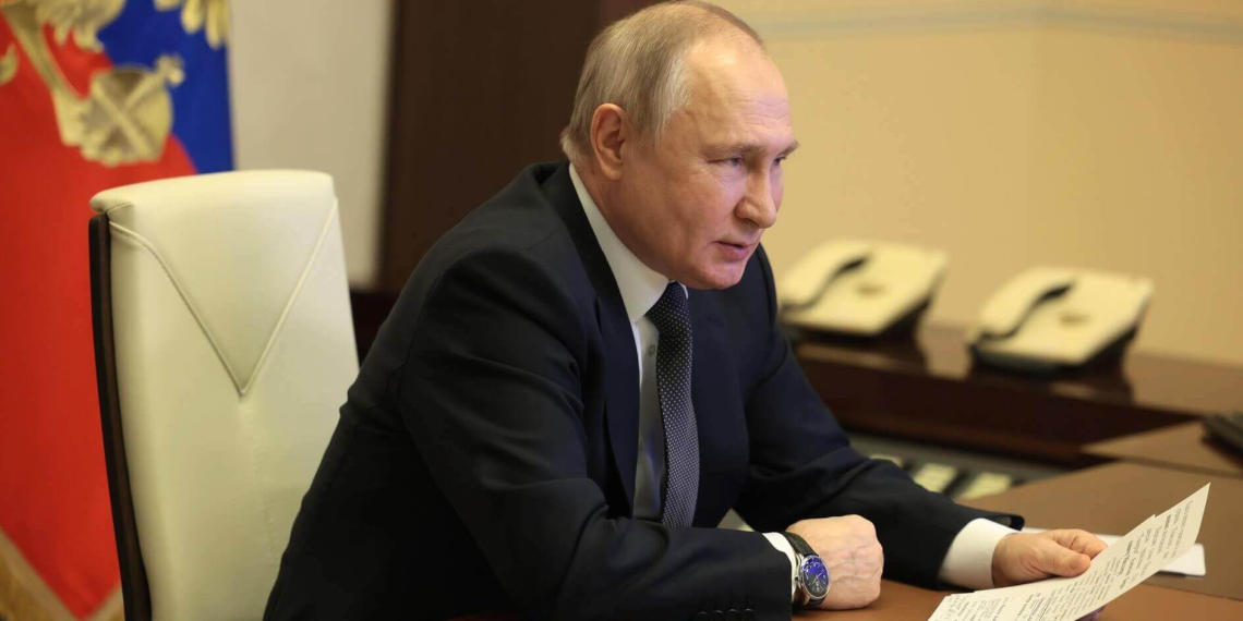 Президент Владимир Путин поздравил "Газпром" с 30-летием 