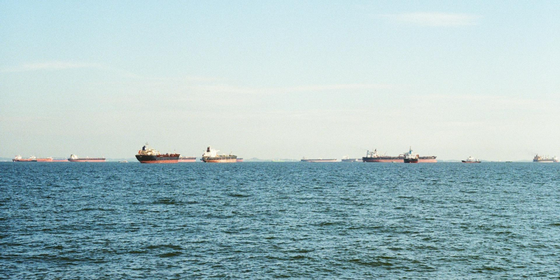 Иран сделает проход через Ормузский пролив платным