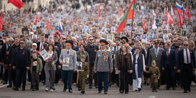 Более 100 тысяч человек вышли на "Бессмертный полк" в Приднестровье 