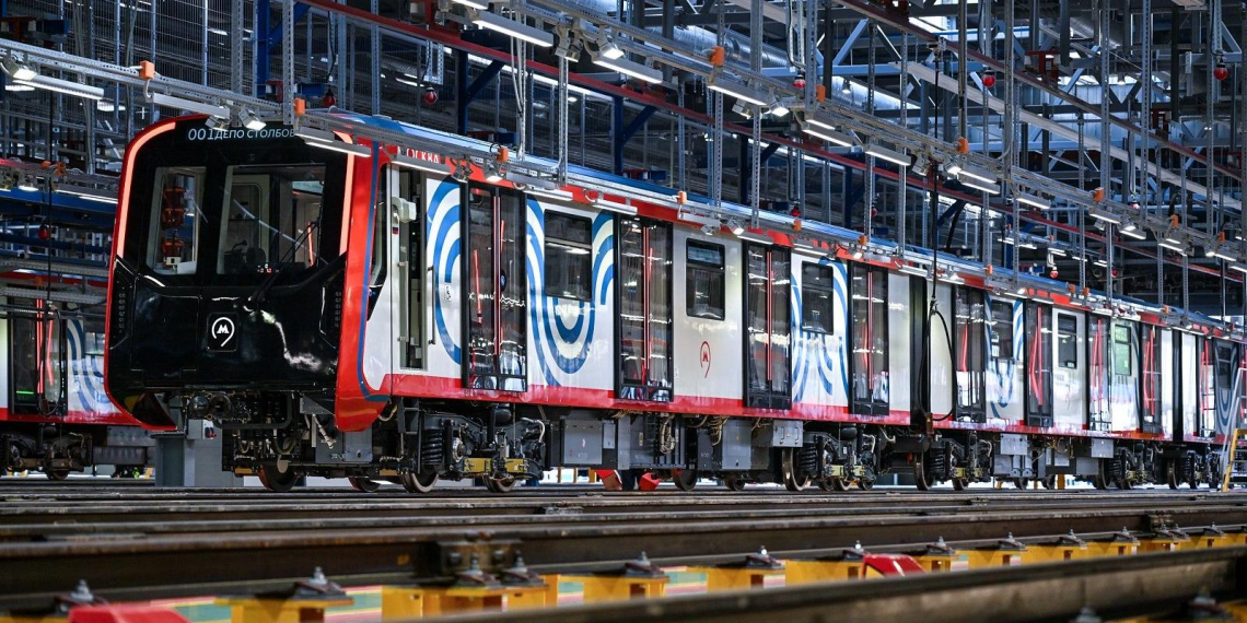Собянин: в декабре начнём тестирование первого в России беспилотного метропоезда