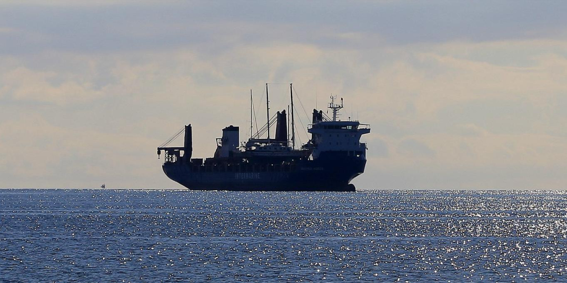 Иранский сухогруз подал сигнал бедствия в Каспийском море