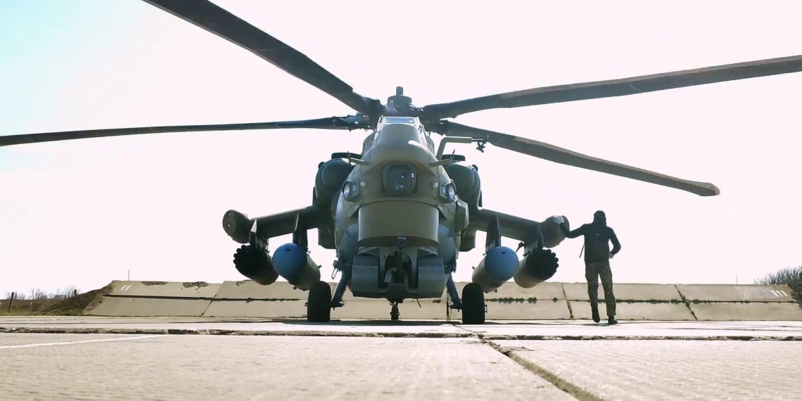 Военный вертолет упал в Калужской области, экипаж погиб