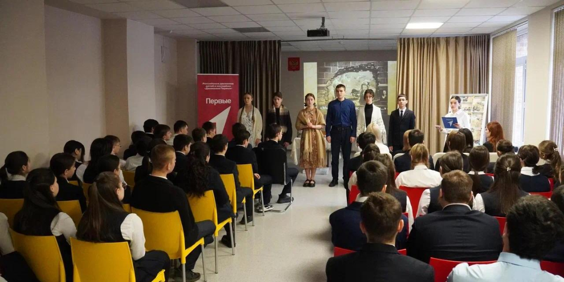 Акция "Свеча памяти у Невы" собрала 120 тысяч участников