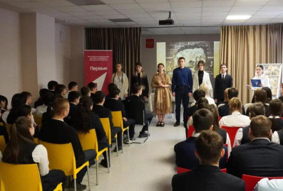 Акция "Свеча памяти у Невы" собрала 120 тысяч участников