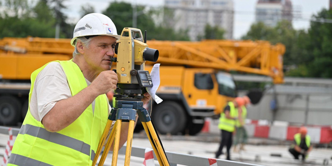 Реконструкция Воробьёвского путепровода завершится до конца года – мэр Москвы