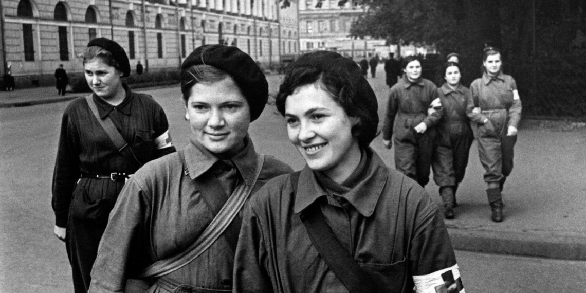 В Москве открылась фотовыставка "На передовой спасения" о медиках Великой Отечественной войны