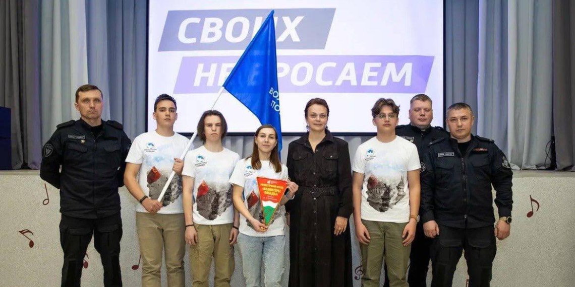 Глава фонда "Защитники Отечества" открыла мемориальную доску герою СВО в Кузбассе 