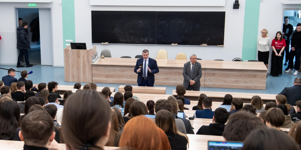Леонид Слуцкий призвал повышать престиж научной деятельности в России 