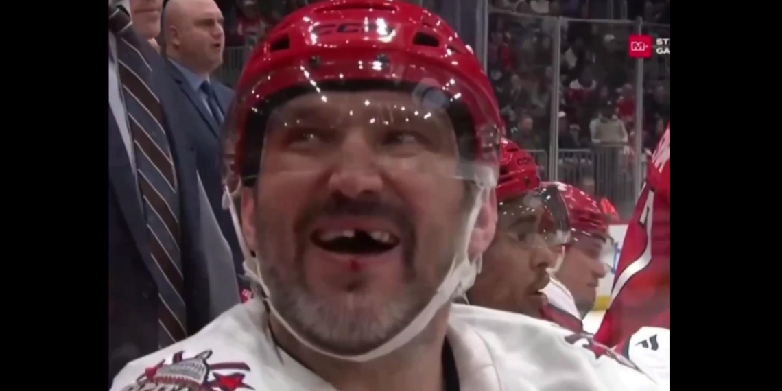 Овечкин получил по лицу клюшкой и потерял часть зуба