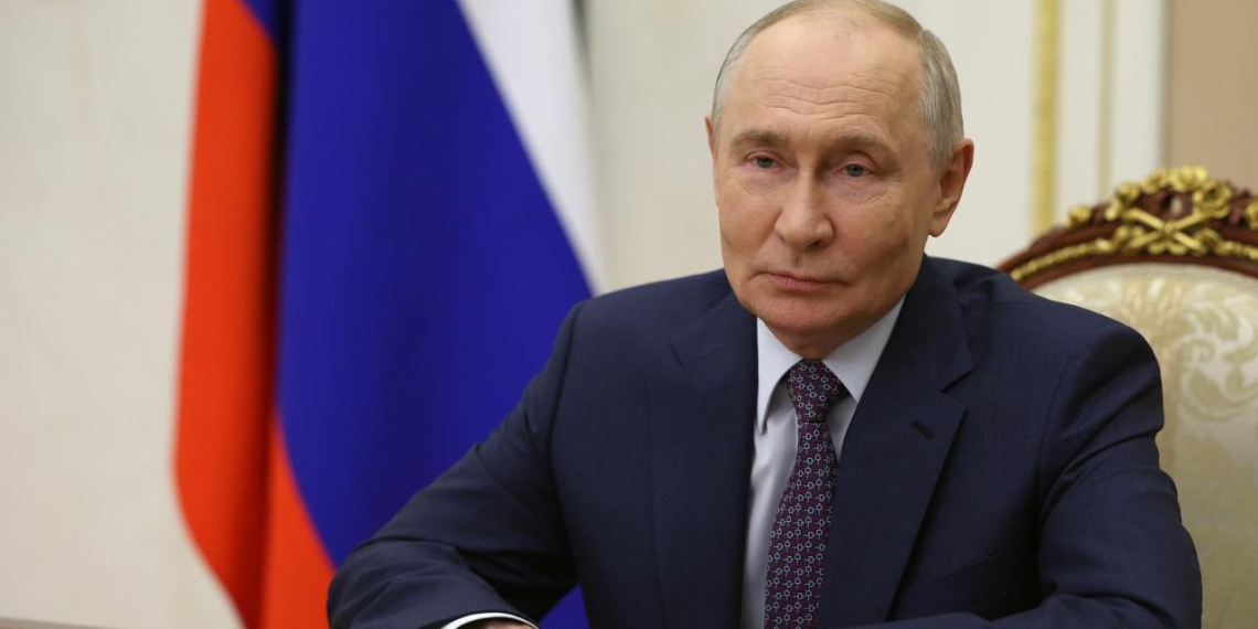 Путин по видеосвязи открыл образовательный комплекс "Точка будущего" в Якутии 