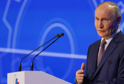 Путин выступает на съезде Российского союза промышленников и предпринимателей