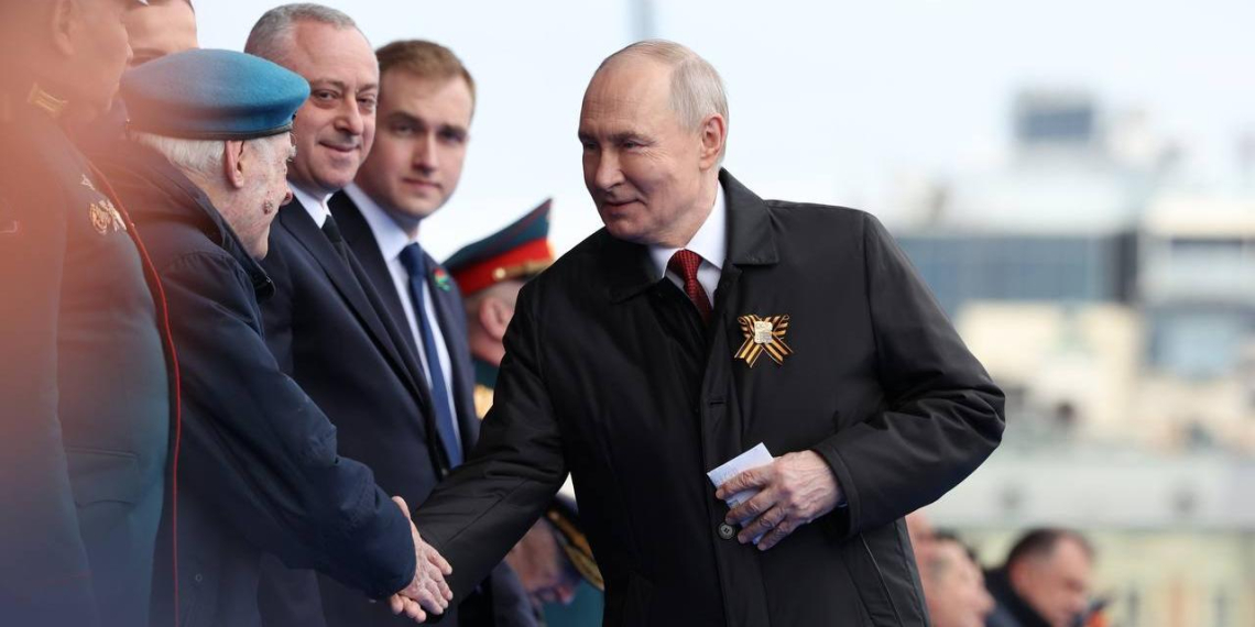Путин позвонил 101-летнему ветерану Великой Отечественной войны Евгению Знаменскому 