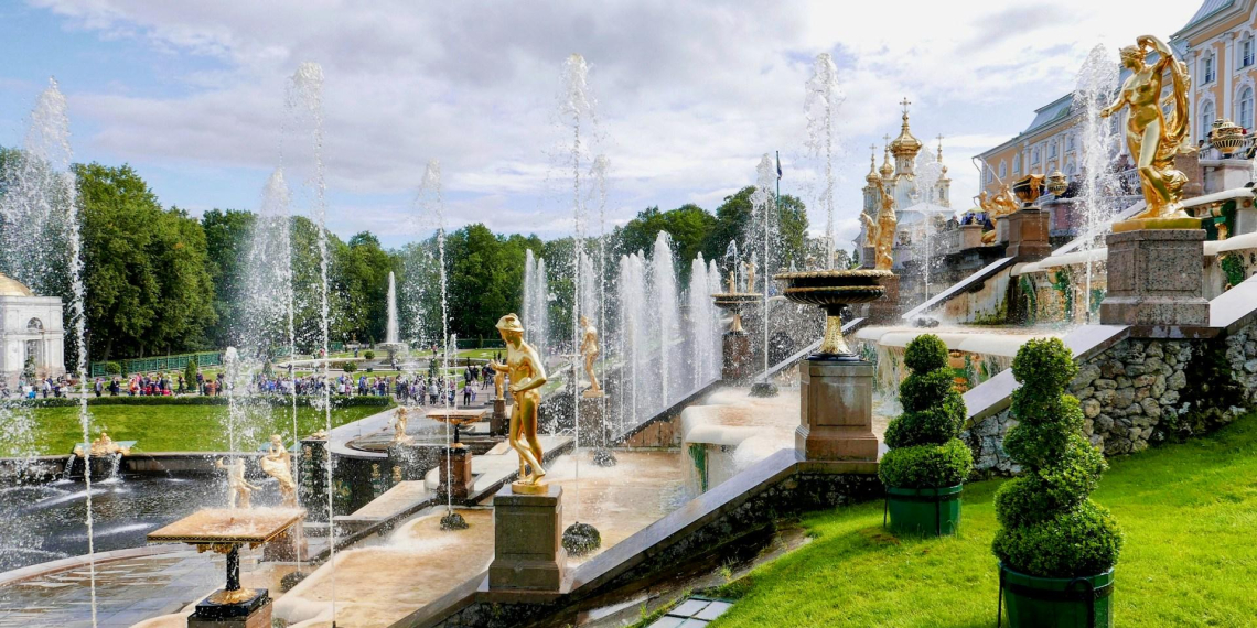 Украинский дрон упал в Петергофе