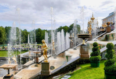 Украинский дрон упал в Петергофе
