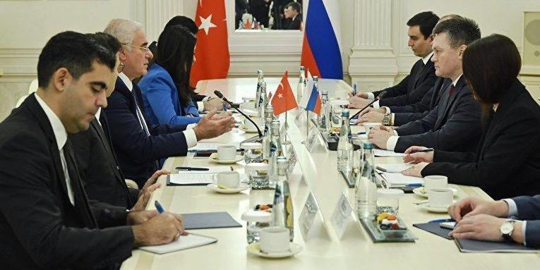 Краснов подтвердил курс на укрепление правового сотрудничества с Турцией