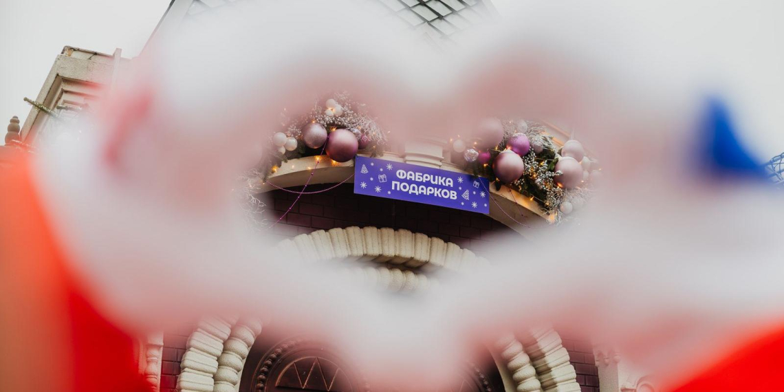 За два месяца в павильоны "Фабрика подарков" принесли 12 тысяч товаров