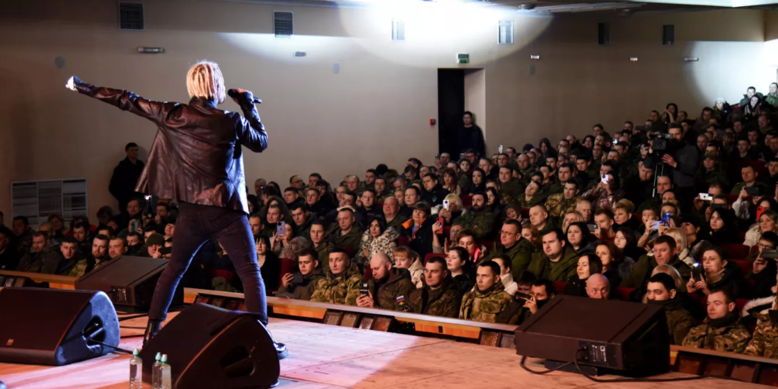 Певец SHAMAN выступил в Донбассе 