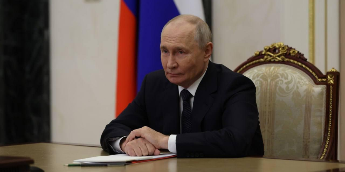Путин: СМИ задают ценностные ориентиры и формируют общественное мнение 