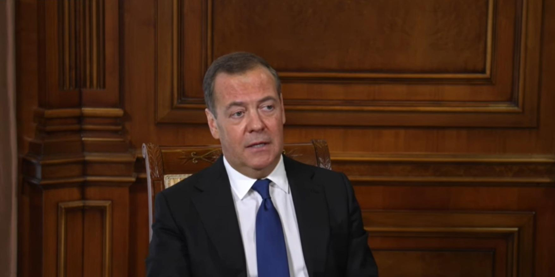 Медведев: Россия подсчитает ущерб от западных санкций для получения компенсаций