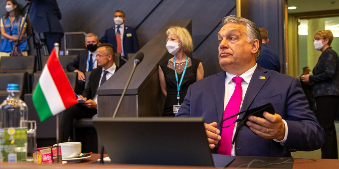 Financial Times: ЕС спешит бессрочно заблокировать активы РФ из-за Венгрии