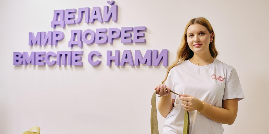 Волонтёрские объединения Москвы изготавливают маскировочные сети для бойцов СВО