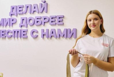 Волонтёрские объединения Москвы изготавливают маскировочные сети для бойцов СВО