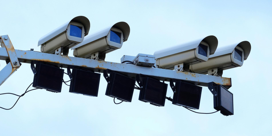 Дорожные камеры ГИБДД смогут отслеживать разыскиваемых россиян и опасные грузы