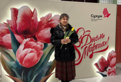 В аэропорту Сухум устроили праздничную акцию для пассажиров в честь 8 Марта