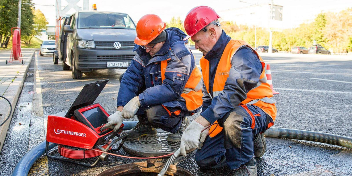 Роботы коммунальных служб Москвы находят протечки и чистят засоры