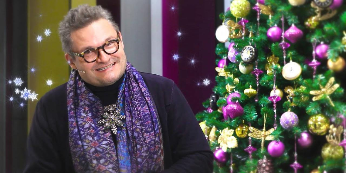 Историк моды Александр Васильев рассказал, в каком наряде нельзя встречать Новый год