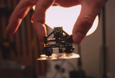 Немецкий умелец создал самый маленький дрон, снимающий видео в 4K