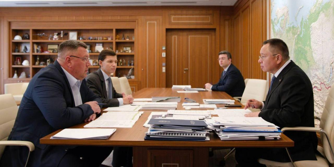 Минстрой обсудил реализацию проектов по восстановлению новых регионов
